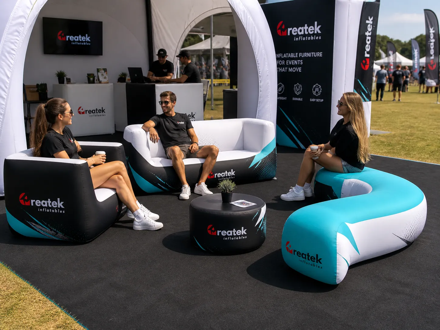 Nafukovacie promo sedačky REATEK ako reklamné pneumatické sedenie do nafukovacích stanov, promo zón, veľtrhov a eventov